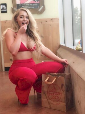 ארינה דוגמנית על