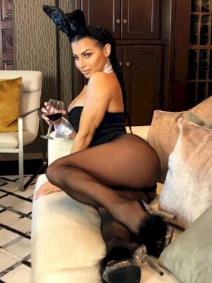 ניקול בחורה מטריפה