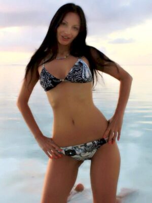 קארין דוגמנית על