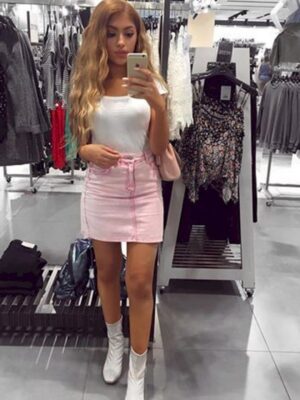 אבלין נערה עם גוף מטריף