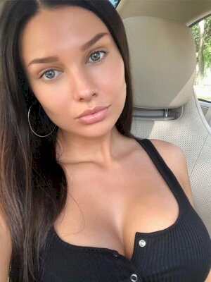 ולריה בחורה מדליקה