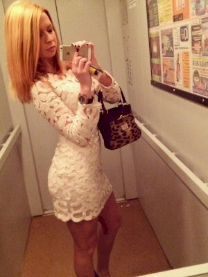 מאטיל בחורה חמה מחכה להזמנה שלך