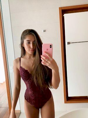 קורין הבחורה הכי מפנקת קורין הבחורה הכי מפנקת