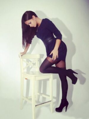 קתי בחורה לוהטת