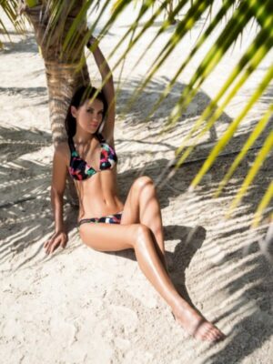 רחל בחורה מדליקה