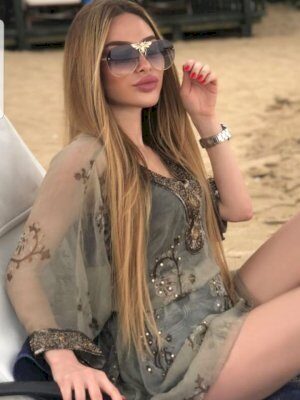 אוולין בחורה אקזוטית